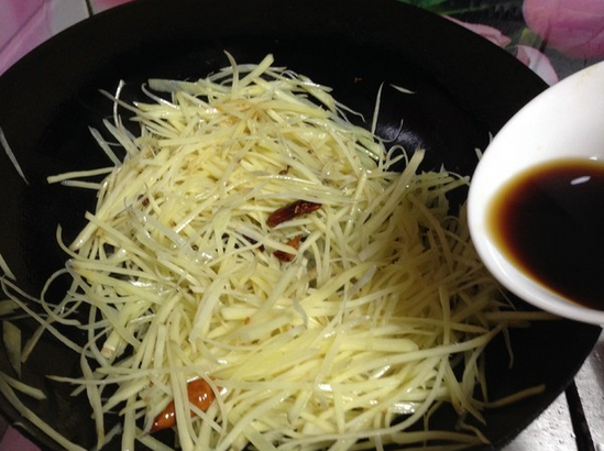 酸辣土豆丝的做法一起来学下!