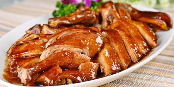 三杯鸭,福建传统菜肴,闽菜系,三杯鸭的做法很多,在客家的做法中是不用
