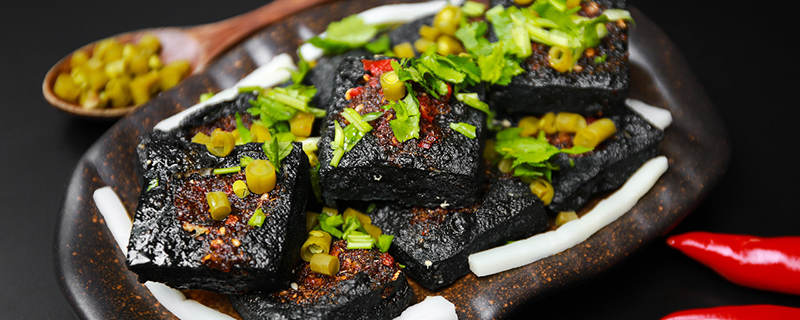 安徽的特色小吃有徽州臭豆腐,虾子面,寿县大救驾,宁国粑粑,淮南馓子