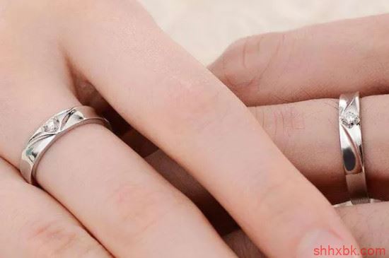 结婚后戒指戴哪个手指